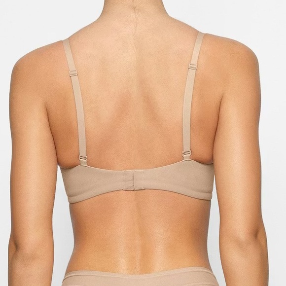 Skims Everybody Scoop Plunge Bra - Picture 2 of 9